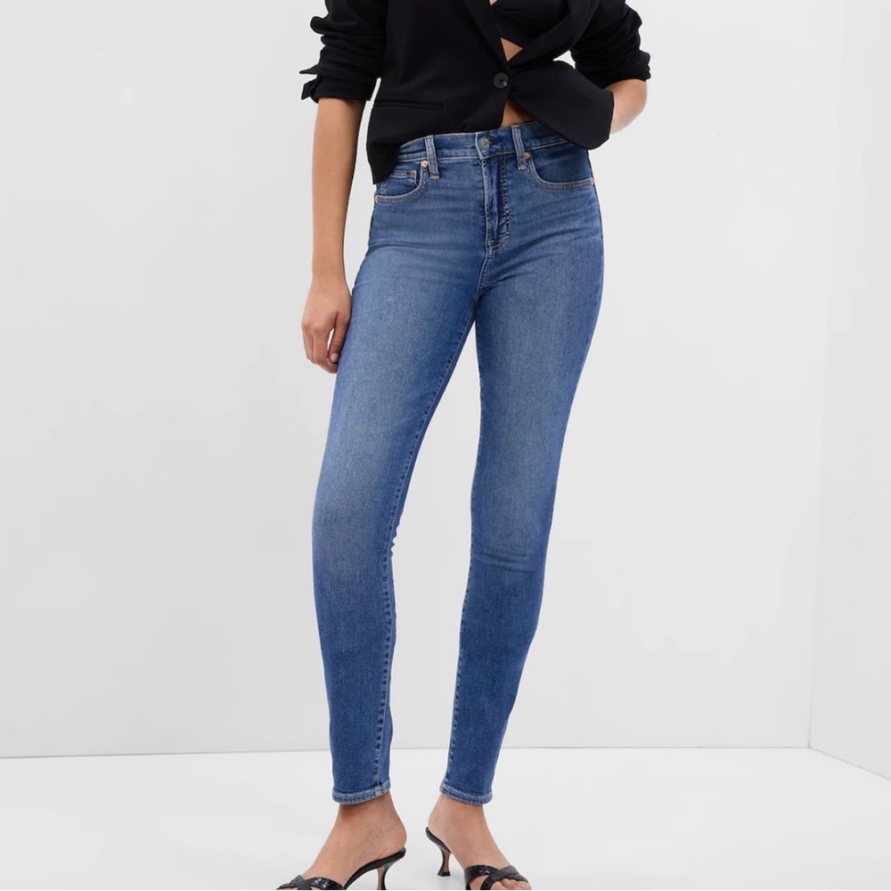 Like new GAP blue jeans True Skinny High Rise sz 26R 4